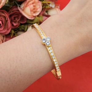 กำไลทองฝังเพชร แบบคลิปล็อค เส้นผ่านศูนย์กลาง 4.8 ซม. ชุบทอง ดีไซน์เรียบหรู สวยงาม ใส่ออกงานได้ เครื่องประดับ แฟชั่น