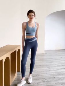 Crassula กางเกงโยคะ Yoga Legging ดีไซน์ลายพาดเอว ผ้ายืดหยุ่น สวมใส่สบาย