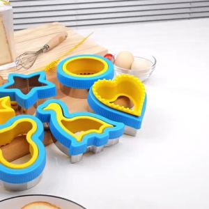 Khuôn Cắt Bánh Sandwich Bằng Thép Không Gỉ Có Bảo Vệ Tay Khuôn Cắt Bánh Mì Trái Cây Đa Năng Dùng Trang Trí Hộp Cơm Dụng Cụ Làm Bánh Cho Người Lớn