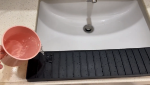【SG】Kitchen Sink Edge ProtectorSilicone Sink Splash Guard for Bathtub Kitchen Sink Silicone Sink Edge Cover withSuctionCups