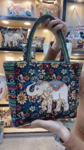 กระเป๋าผ้าลายการ์ตูนสุดน่ารัก สไตล์วินเทจ สีสันสดใส พกพาสะดวก เหมาะกับทุกวัย ลายไทยส