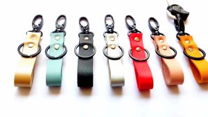 Aksesoris Gantungan Kunci Kulit Premium Desain Minimalis & Handmade