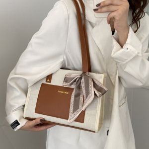 Fashionable Large Capacity Womens Tote Bag Commuter Single Shoulder Bag Soft Surface Zipper Closure Casual Style PU Material