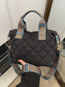 Large Capacity Bag for Women Autumn and Winter Wild 2023 New Arrival Casual Cloth Shoulder Bag Quilted Wide Shoulder Strap Work Clothing Bucket Bag