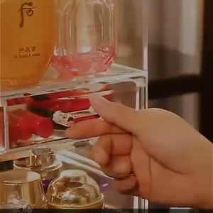 ชั้นอะคริลิควางเครื่องสำอางค กล่องอะคริลิคใส1