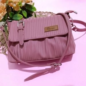 GHIINA SLINGBAG BY QUENBY CHOCOLY SALUR TAMPILAN MEWAH MUAT HP MAKEUP SKINCAREDOMPET DLL