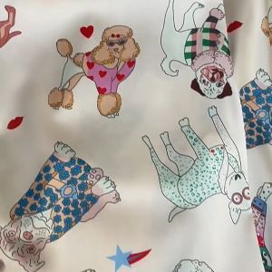 ชุดนอนลายน้องหมา เสื้อแขนยาว กางเกงขายาว พื้นสีขาวครีม ขอบแดง ผ้าไหมซาติน ผ้าเบา นุ่ม สวมสบาย ฟรีไซส์ ลายการ์ตูนสุนัขน่ารักมาก PurrPurr