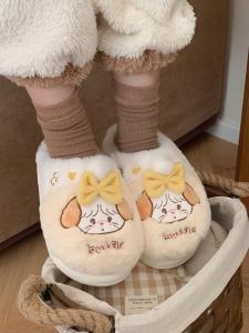 น่ารัก Mikko Collaborative ฤดูหนาว รองเท้าแตะใส่ในบ้าน ผู้หญิง รองเท้าขนสัตว์แสนสนุก ปมผีเสื้อ สุนัขตัวน้อยที่น่าสนใจ ผ้าฝ้าย รองเท้าแตะ