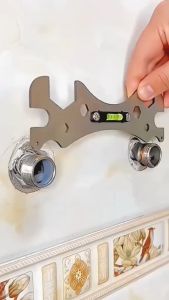 Công cụ đa dụng tích hợp thước thủy cho mục đích sửa chữa linh hoạt