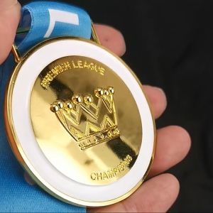 2005-25แชมป์พรีเมียร์ลีกฤดูกาล ฉลองด้วยอุปกรณ์ประกอบฉากและเหรียญรุ่น