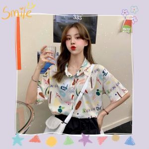 NDDshop Hot fashion เสื้อเชิ้ตแฟชั่นสไตล์เท่ๆ แบบคอปก แขนสั้น กระดุมหน้า ทรงหลวมสวมใส่สบาย ระบายอากาศได้ดี มีมา 2 สี สวยปังขนาดนี้ ใครยังไม่มี รีบมากดน๊าาา