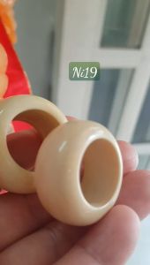Nhẫn Nam Giả Ngà hay Xương Mỹ Nghệ màu trắng Ni 19mm Cao 15mm Dầy 6mm Dành Cho Các Anh Nam đeo nhẫn ngón tay cái hay bất kỳ ngón tay nào ni lọt vừa tay là 19mm rẻ vẫn đẹp như thường chỉ có 220k/1 chiếc ạ