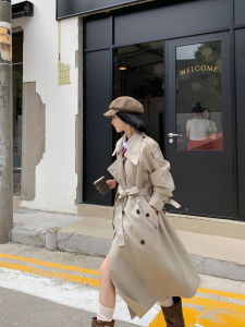 เสื้อโค้ทการออกแบบดูแพงดูผอมเพรียวคลุมเข่าแบบยาวสำหรับฤดูใบไม้ผลิและฤดูใบไม้ร่วงสีฟ้าชิโอโดเมะเสื้อโค้ทเสื้อคลุมกันลมทรงหลวมกระดุมสองแถวสำหรับผู้หญิง