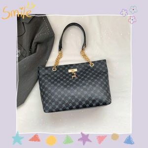 LHSunshine กำลังดัง กระเป๋าแฟชั่นสะพายใต้วงแขน งานสวยจึ้งสีสวยสุดหรู ลวดลายมาใหม่นำเทรนด์ ใครสะพายก็เป๊ะ ใบขนาดกลางกำลังดี ใส่ของจุกจิกได้ รุ่นนี้ต้องมีงานปังมาก