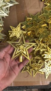 Ngôi sao trang trí cây thông Noel chất liệu nhựa.