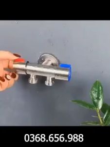 Van khóa nước đơn nóng hoặc lạnh thép không gỉ 304 van tay đỏxanh 2 đầu raVan nước đa năng 2 cổng xả. The Aone