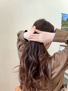 Fuzzy Flower Hair Claw - Trendy Spring Clip for Women Viral TikTok Hair Accessory