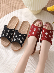 รองเท้าแตะผ้าลินินสำหรับใส่ในบ้าน รองเท้าแตะผู้หญิง ฤดูใบไม้ร่วง แฟชั่น นุ่ม สวมใส่สบาย รองเท้าแตะแบบสวมสำหรับคู่รัก รองเท้าแตะชาย