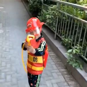 DAPANDA Childrens Water Gun With Backpack Cartoon Cute Design Kids Outdoor Sport Water Splash Toy