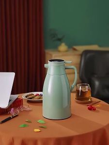 Digital Display Large Capacity Long-Lasting Insulated Flask