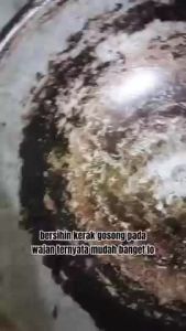 "Miss Clean Sodium Chloride Pembersih Kerak Gosong pada Wajan – Solusi Cepat dan Ampuh Menghilangkan Kerak Membandel Aman untuk Peralatan Masak dan Ramah Lingkungan – Terlaris di Marketplace!"