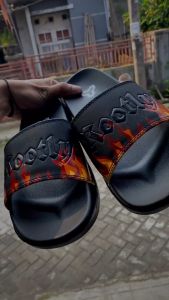 Rootly - Sandal Pria Motif Api Red