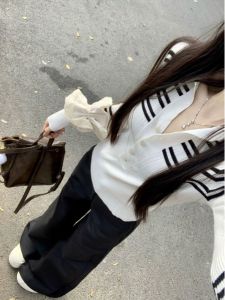 Áo Thun Dệt Kim Dài Tay Cổ Polo Màu Trắng Kẻ Sọc Cho Nữ Áo Ngắn Ôm Vừa Vặn Chất Liệu Mềm Mại Mặc Mùa Xuân Thu Áo Lót