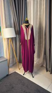 Elegant magenta abaya with Gold Embroidery and Beaded Details for Special Occasions