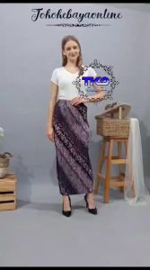 Rok Plisket Batik: Pilihan Tepat untuk Bawahan Kebaya