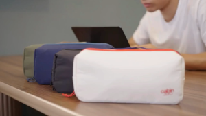 Cabin Zero: Sacoche 2.5L กระเป๋าสะพายข้าง