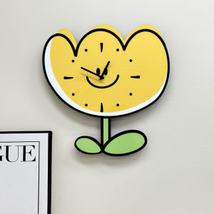 Healing Smile Face Tulip Wall Clock Quiet Modern Simple Style Wooden Material Battery Powered Living Room Dining Room Decor