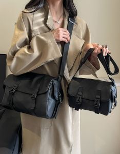 Niche Style Messenger Bag Female 2023 New Arrival Tide Large Capacity Commuters Workwear Shoulder Bag All-Matching Casual Sports Crossbody Bag