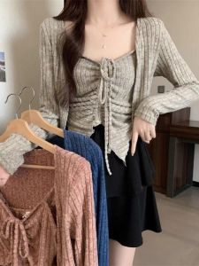 เสื้อคาร์ดิแกนถักแขนยาวสองชิ้นสไตล์เกาหลีสำหรับผู้หญิง ฤดูใบไม้ผลิและฤดูใบไม้ร่วง เสื้อคลุมกันหนาวแบบสวมหัว กระโปรงทรงเอ แขนยาว ปกติ