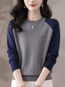 เสื้อสเวตเตอร์ถักคอต่ำแขนยาวทรงหลวมสไตล์ลำลองสำหรับผู้หญิงในฤดูใบไม้ผลิและฤดูใบไม้ร่วง