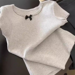 WANGGONGZHU | เสื้อยืดแขนสั้นผู้หญิงสไตล์เกาหลีฤดูร้อน 2025 ใหม่ ดีไซน์ลำลอง เสื้อชั้นในอเนกประสงค์ เสื้อตัวบนพอดีไหล่