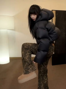 2024 Winter Thickened Black down Cotton Jacket Womens Short Bread Style Coat Small Size Korean Version Loose Fit Coat