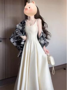 ชุดเดรสยาวแขนกุดแบบใหม่สไตล์จีนสองชิ้นพร้อมเสื้อคลุมยาว  ความรู้สึกระดับไฮเอนด์ ชุดกี่เพ้าสไตล์เจ้าหญิง