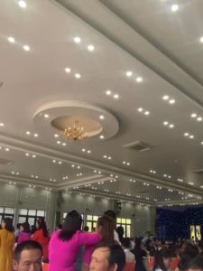 Đèn Chùm Đèn Chùm Thả Trần Pha Lê 15 Tay Pha Lê Vàng Trong Trang Trí Phòng Khách Phong Cách Hiện Đại