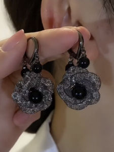 2025 New Silver Earrings 9999 Pure Silver Black Flower Ear Cuff Unique Design Sensation Fashionable Jewelry for Women