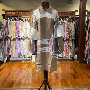 Zilla Tunik Viscose by Dian Pelangi LIMITED EDITION Blouse Baju Atasan Kemeja Blus Kerja Kantor Pesta Pernikahan Kondangan Wanita Cantik Anggun Modis Modern Simple Elegan Mewah Model Korea Terbaru Motif Batik Abstrak Hand Made Kekinian