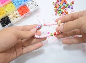 DAVU 5000Pcs Beads Kit 3mm Glass Beads Alphabet Letter Beads and Heart Shape bead for Name Bracelets Jewelry Making and Crafts