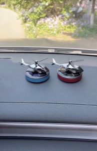 Dụng cụ khuếch tán nước hoa trên xe hơi hình máy bay trực thăng có dùng năng lượng mặt trời