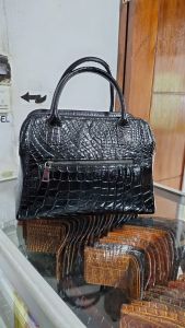 Tas Wanita Kulit Buaya Produk Merauke Mahkota