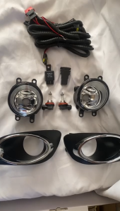 DLAA NEW TOYOTA VIOS SPORT LIGHT / FOG LAMP NCP93 (BULB) FULL SET INCLUDING CHROME COVER AND FULL SET WIRING  THIS FULL SET IS SUITABLE FOR NCP93.  1SET WIRING 2PC SPORT LIGHT 2PC CHROME COVER 1PC SUIZ