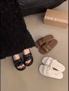 รองเท้าแตะส้นแบนพื้นนุ่มสำหรับผู้หญิงในช่วงฤดูร้อนปี 2025 สไตล์เกาหลี รองเท้าแตะชายหาดแบบสวมสบาย รองเท้าแตะแบบสวมสบายสำหรับกลางแจ้ง