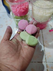 ลูกแป้งสาโท ลูกละ 6 บาท สูตรข้าวสีสวย หวานทานอร่อย