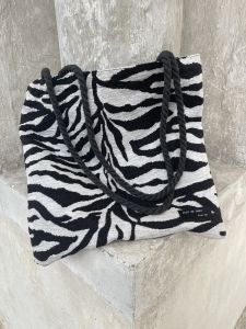 กระเป๋าผ้าใบลายทางขนาดใหญ่ Pourtoi ดีไซน์ไม่ซ้ำใคร สไตล์ลำลอง กระเป๋าสะพายไหล่ผู้หญิง วัสดุผ้าฝ้าย กระเป๋าสะพายข้างแบบหนังสือเดียว