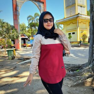 Kaos Atasan Wanita Oval Motif Kombinasi Warna Bahan Katun Adem