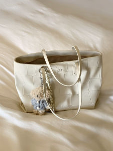 Chio’2nd | Large Capacity Cream Tote for Commuting