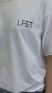 HOT เสื้อยืดผู้ชาย วัสดุผ้าฝ้ายแท้ สไตล์แฟชั่นที่เรียบง่าย ผ้านุ่มและสวมใส่สบาย คอกลม แขนสั้นหลวม